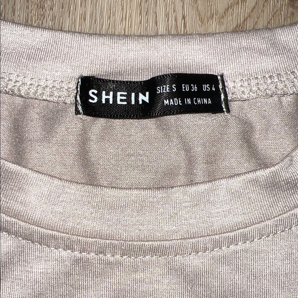 🛍️ 3 for $20 🛍️ - EUC - SHEIN Crop Top T-Shirt - Picture 2 of 4